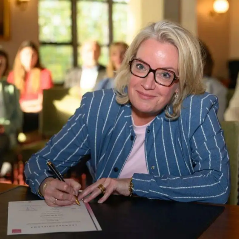 Renate C. van der Velden- Gierveld